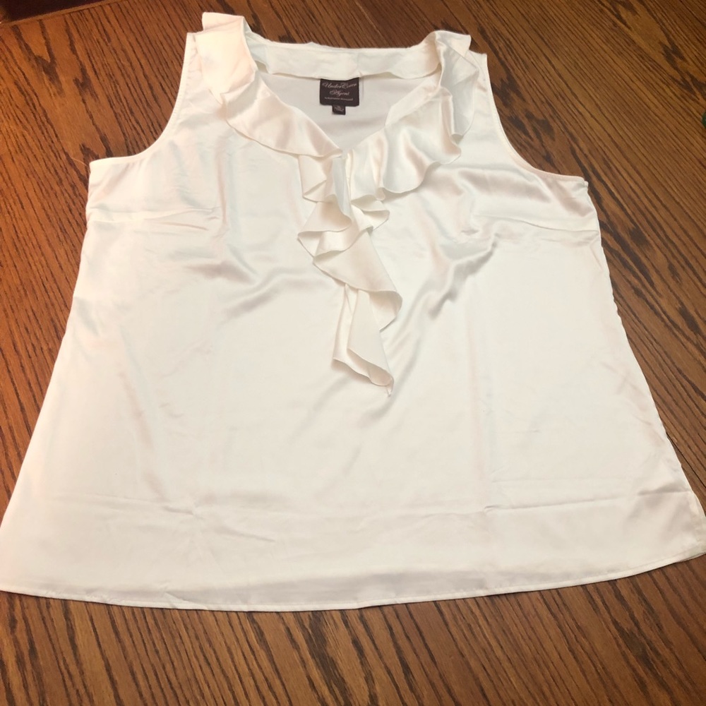 🟢V neck cami:  white